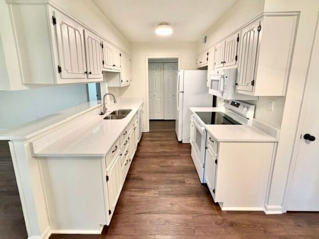 Photo - Newly renovated 3BR 2 bath home in Bartlett with separate Living Rm & Den!