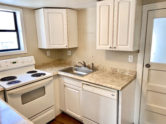 Photo - 228 E Mill St