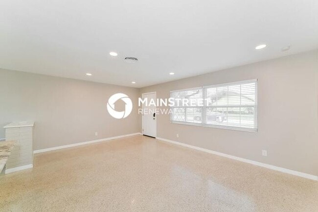 Photo - 3 Bedroom Pet-Friendly Home in ST PETERSBURG, FL with Main Street Renewal