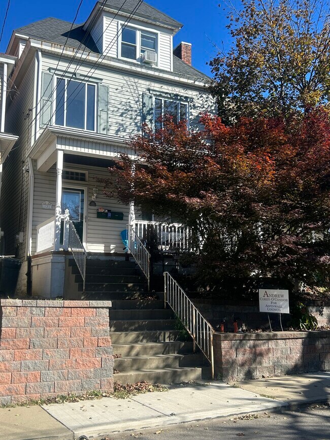 Building Photo - 131 5th St Unit 2