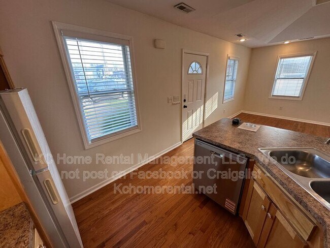 Photo - 1903 W 43rd Pl
