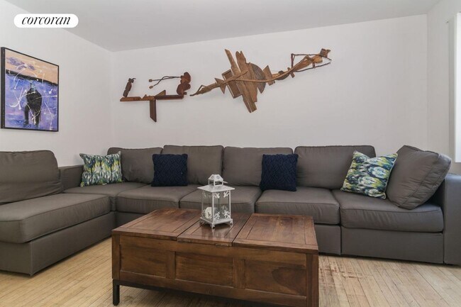 Photo - 28 Cobbetts Ln