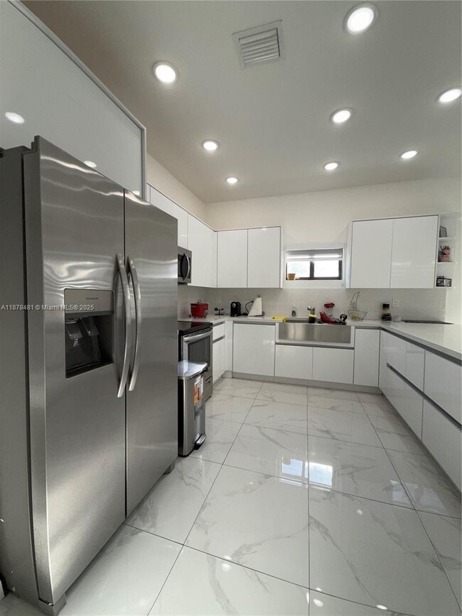 Building Photo - 3337 NW 53rd St Rental