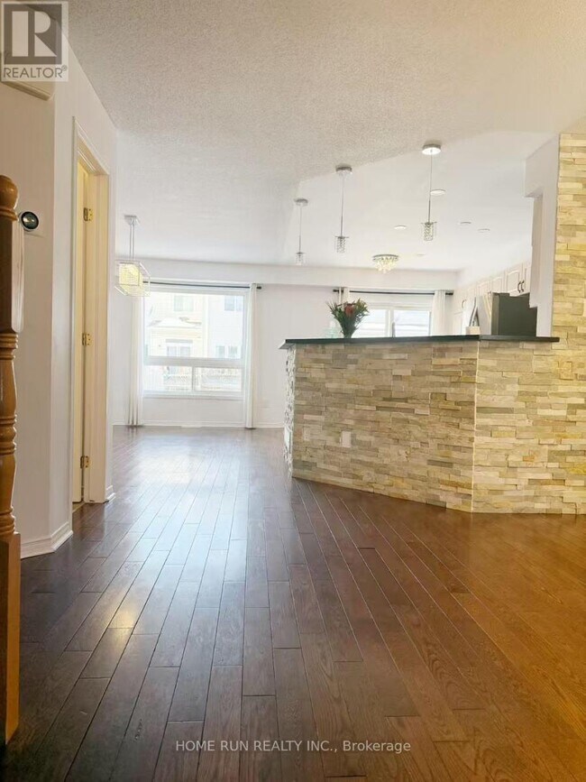 Photo - 330 Applecross Crescent