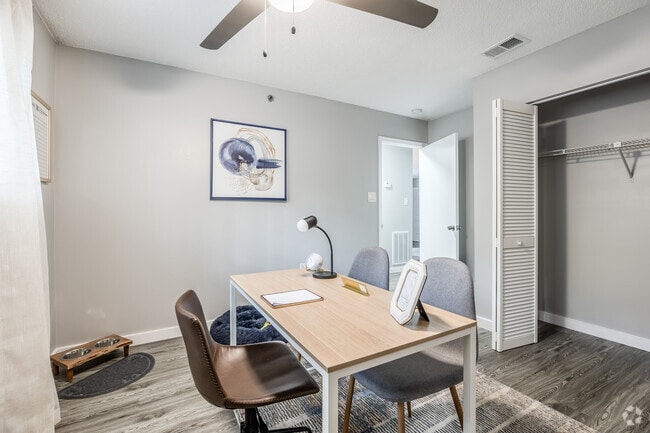 2BR, 2BA - 930SF - Bedroom 2