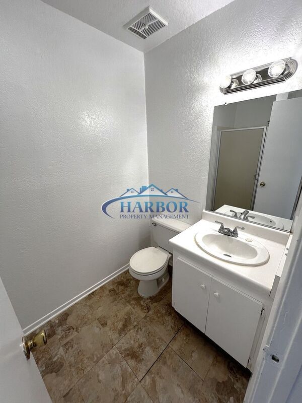 Photo - 1621 E 5th St Unidad 4