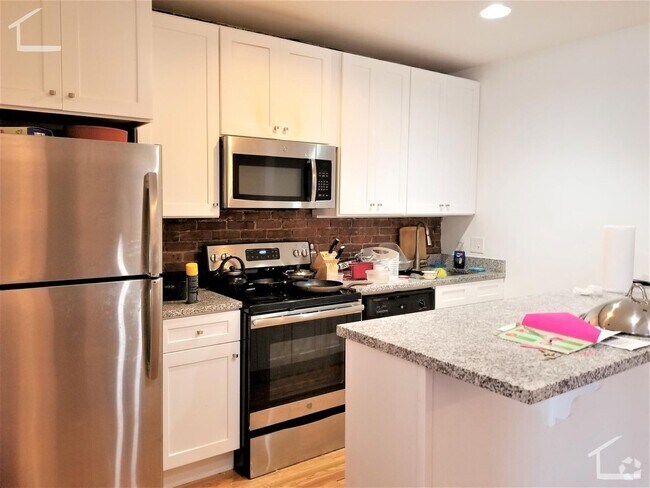 Building Photo - Huge Rental