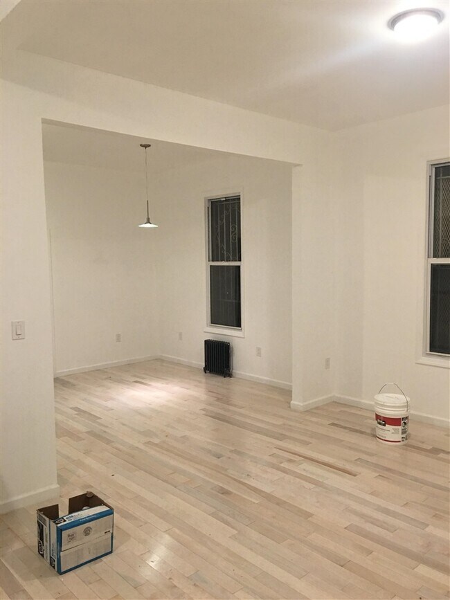 Photo - 60 Monitor St