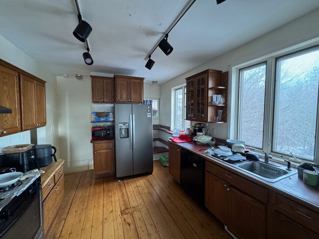 Building Photo - 53 Lawn St Unit 53 Lawn St. #2