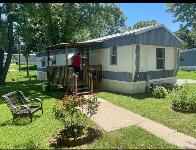 Building Photo - 2710 N Farm Rd 137 Rental