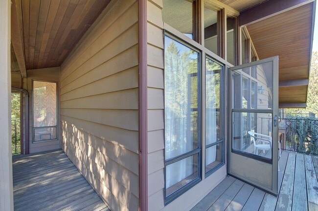 Photo - 3Bd/2.75Ba Maple Valley House