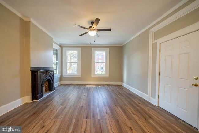 Photo - 327 N High St