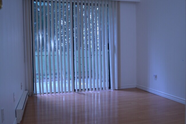 Photo - 2690 Kingsford Av