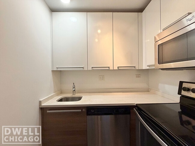 Photo - 901 W Carmen Ave
