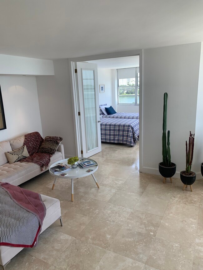 Photo - 905 Brickell Bay Dr