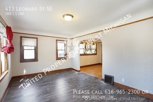 Photo - 413 Leonard St NE