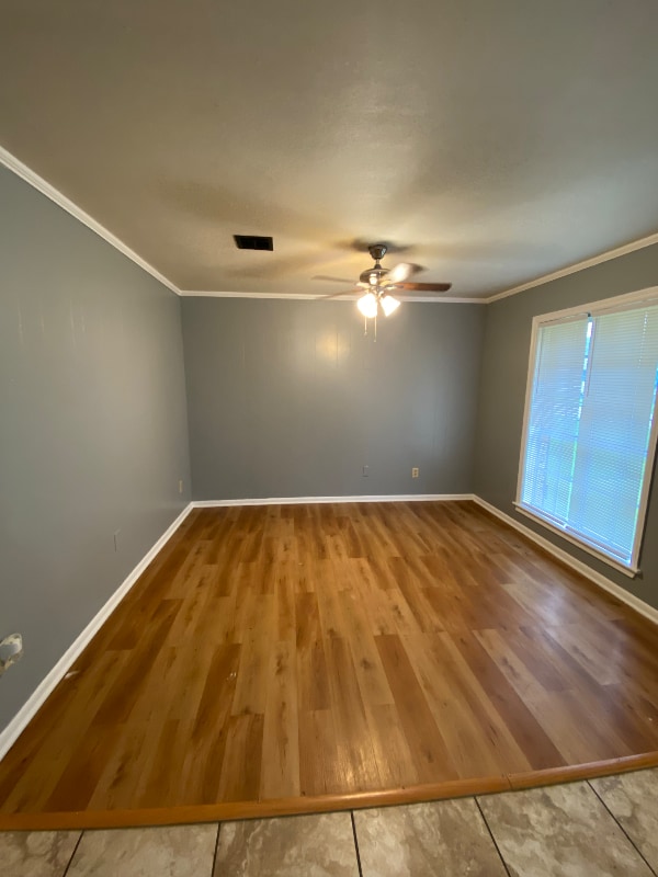 Building Photo - 125 N Loop St