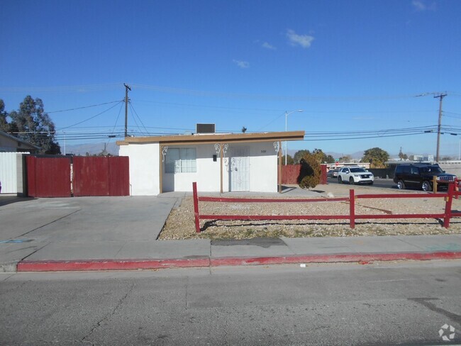 Building Photo - Charming Single-Story Home located in the ...