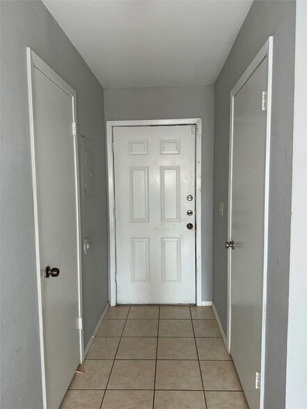 Photo - 732 W Collins St