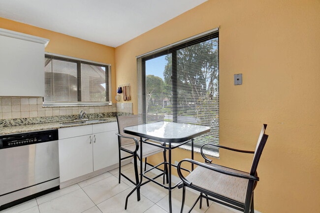 Photo - 5715 Fairway Park Dr Unit 201
