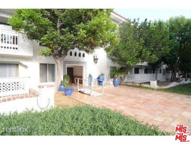 Building Photo - 3111 4th St Unit 215