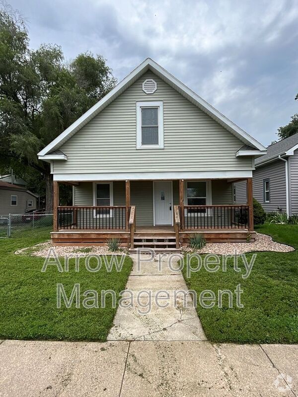 Building Photo - 3032 Y St Rental
