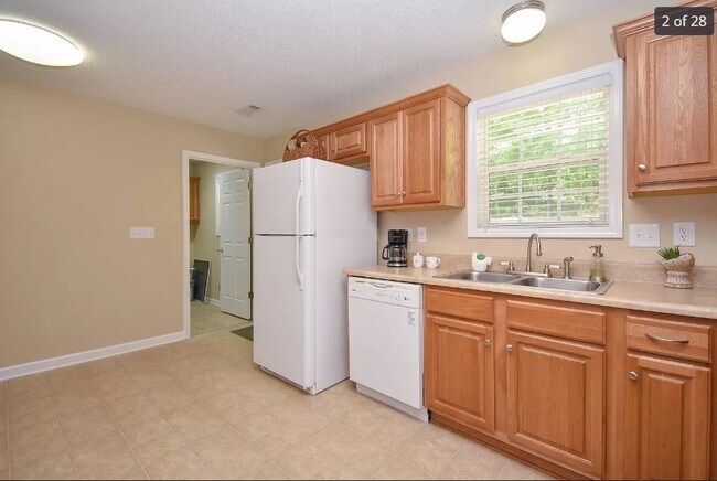 Photo - 749 11th Ave N