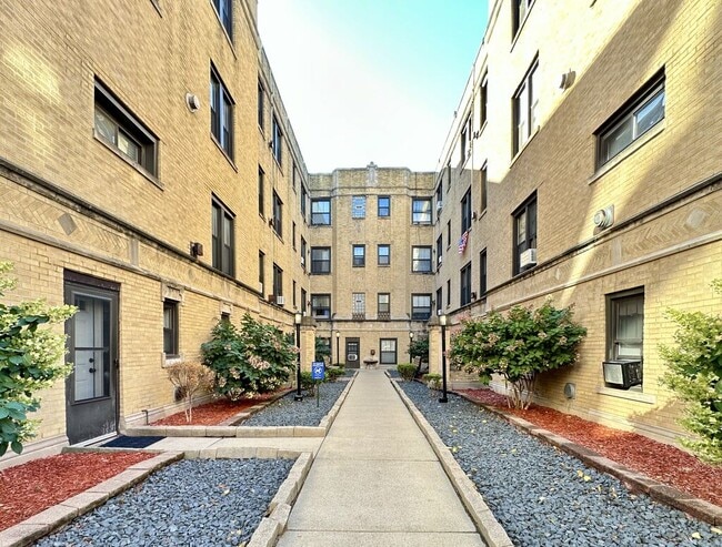 Building Photo - 2851 N Orchard St Unit 35