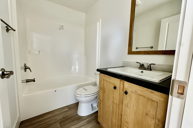 Photo - 29 Hartland St N