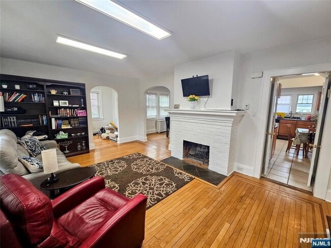 Photo - 483 Cumberland Ave