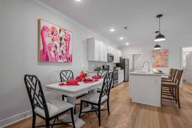 2 BD, 2BA - 1132SF - Kitchen