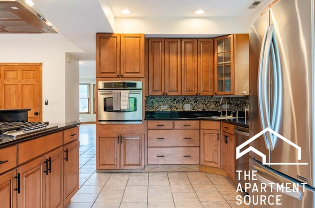 Photo - 3913 N Kenneth Ave Unit 2