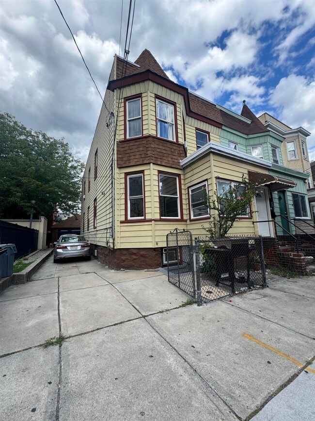 Building Photo - 220 52nd St Unit 1 Rental