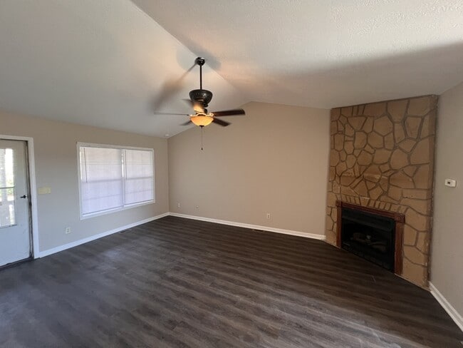 Photo - 200 Stone Henge Ln