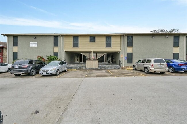 Photo - 1910 Willowbend St Apartment Unit 22