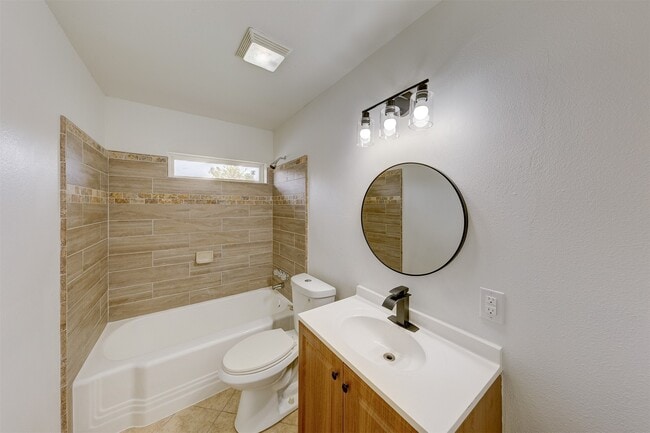 Building Photo - 309 Robbie St