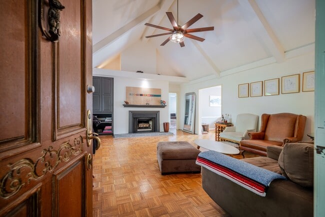 Photo - 1321 Hayworth Ave