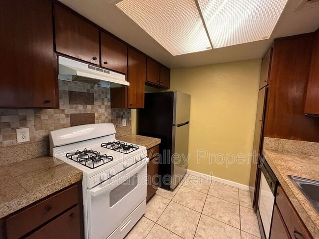 Photo - 45546 Aladdin St