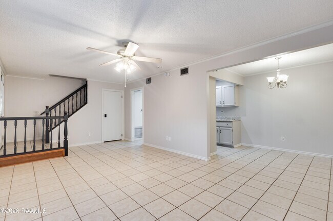 Photo - 200 Lodge Dr