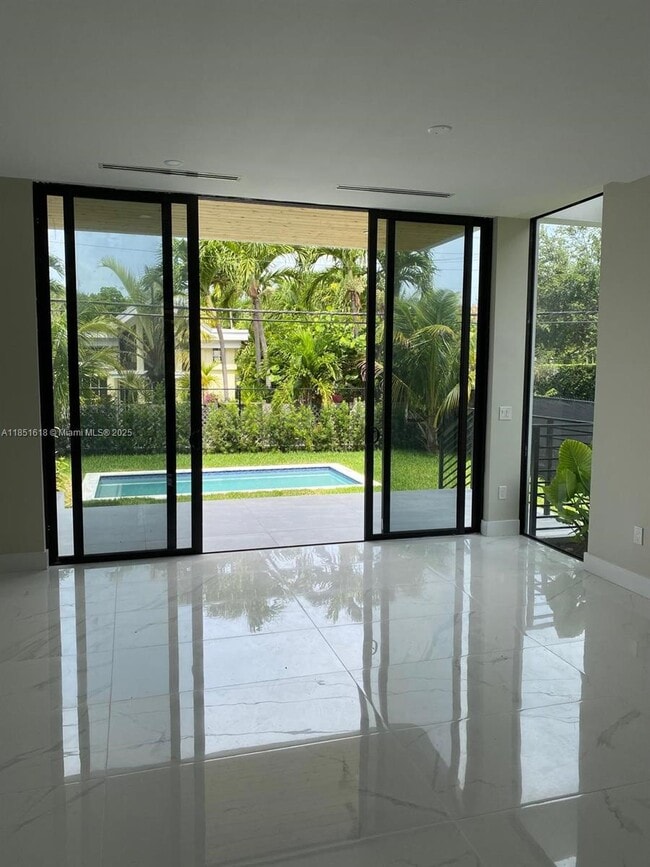 Photo - 570 Fernwood Rd