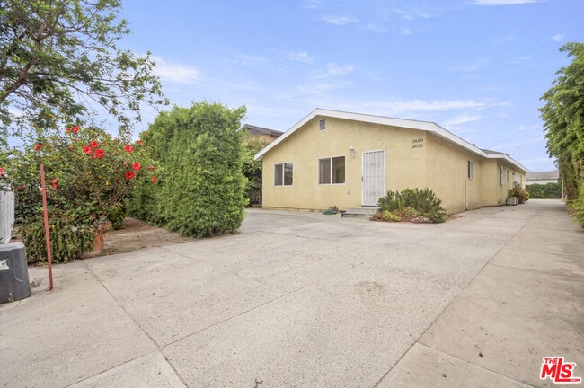 Building Photo - 3660 Halldale Ave Rental