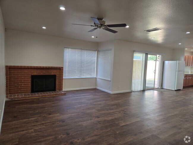 Building Photo - IMMACULATE 4 BEDROOM COMPLETELY REMODELED Rental