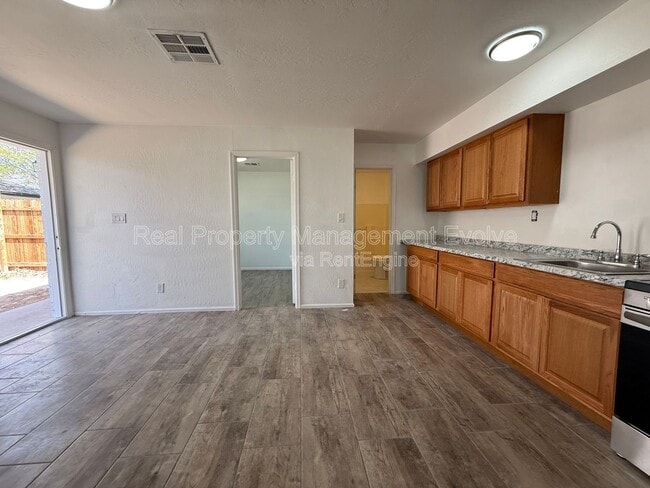 Photo - 3223 W Madison St Unidad 4