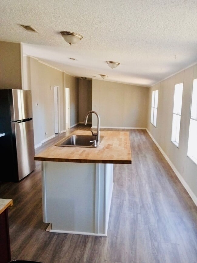 Photo - 3 Bed 2 Bathroom Single Family