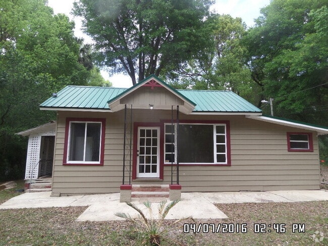 Building Photo - WELCOME HOME! Cozy Orange City Home on A...
