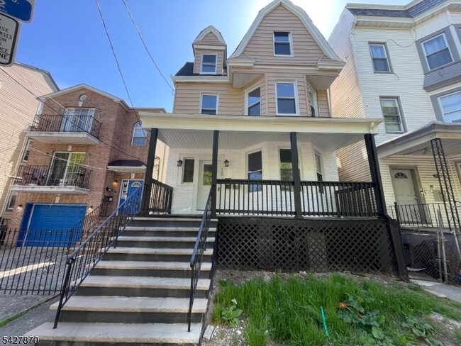 Building Photo - 120 S 7th St Unit 1