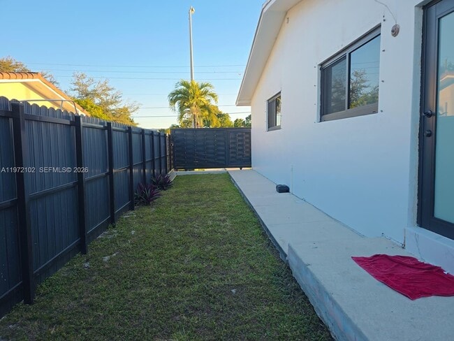 Photo - 891 W 53rd St Unidad 1