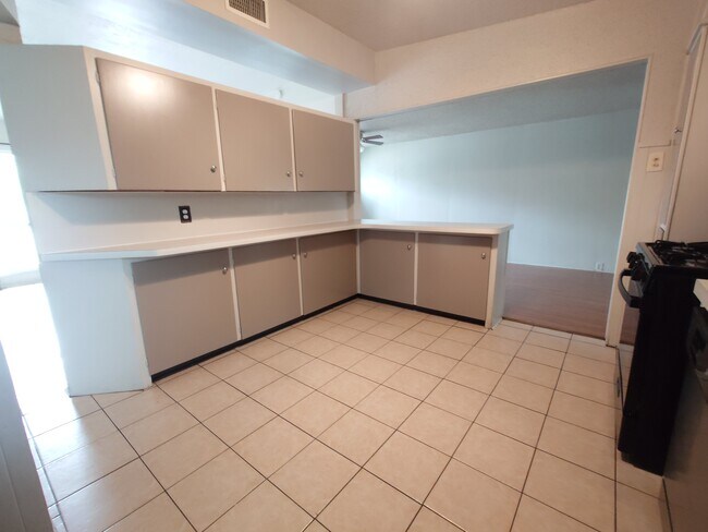 Photo - 203 Haverford Dr