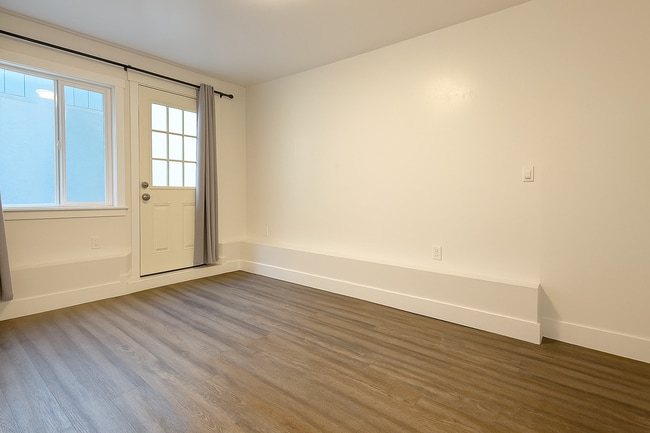 Photo - 5211 Mission St Unit 5