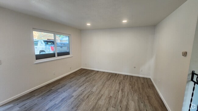 Building Photo - 579 James Ave Unit 4 Rental